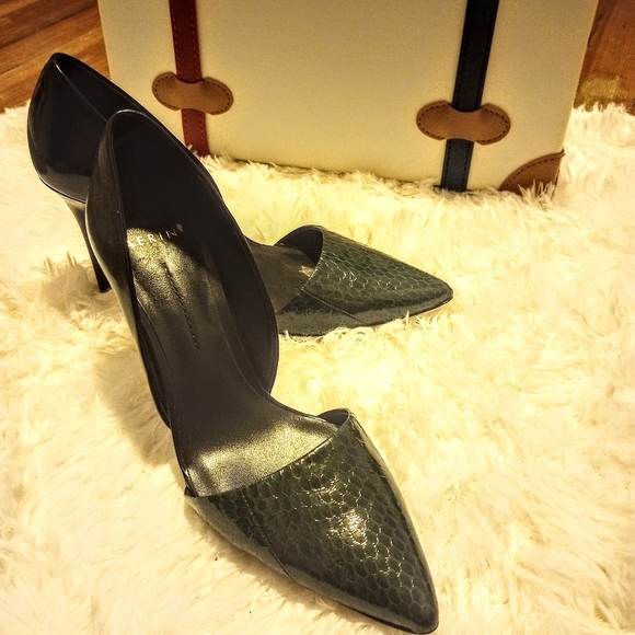 New with out tag Italian snake pattern European shoes with heal - Picture 2 of 4